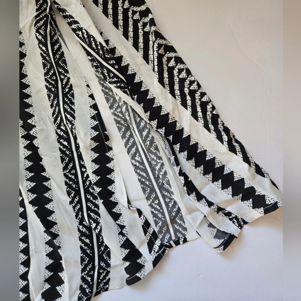 Black and White Patterned Maxi Dress. Size L - Picture 10 of 11